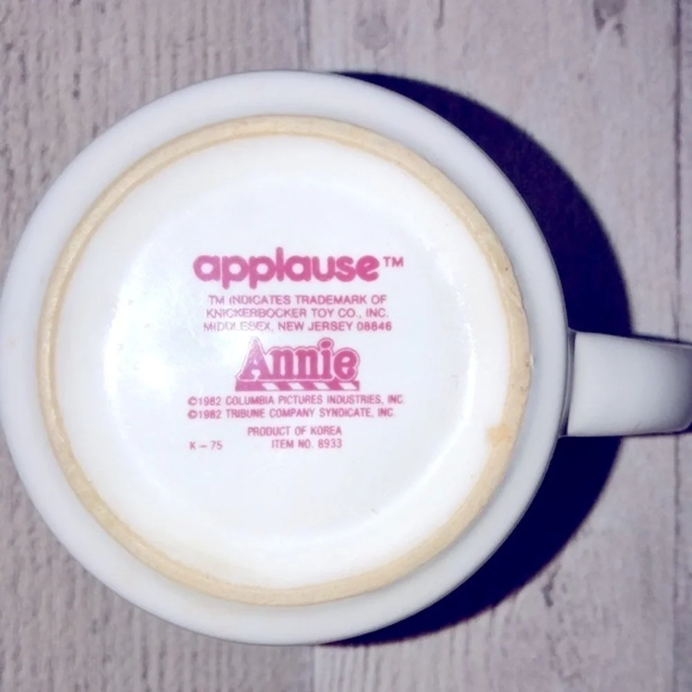 Annie leaping lizards vintage mug